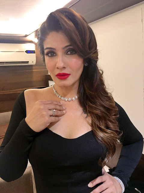 Spotted: Actress Raveena Tandon in Minawala Jewellery Spotted: Actress Raveena Tandon in Minawala Jewellery