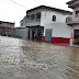 VÁRZEA DA ROÇA / Chuva forte deixa ruas alagadas e água invade estabelecimentos em Várzea da Roça (BA).