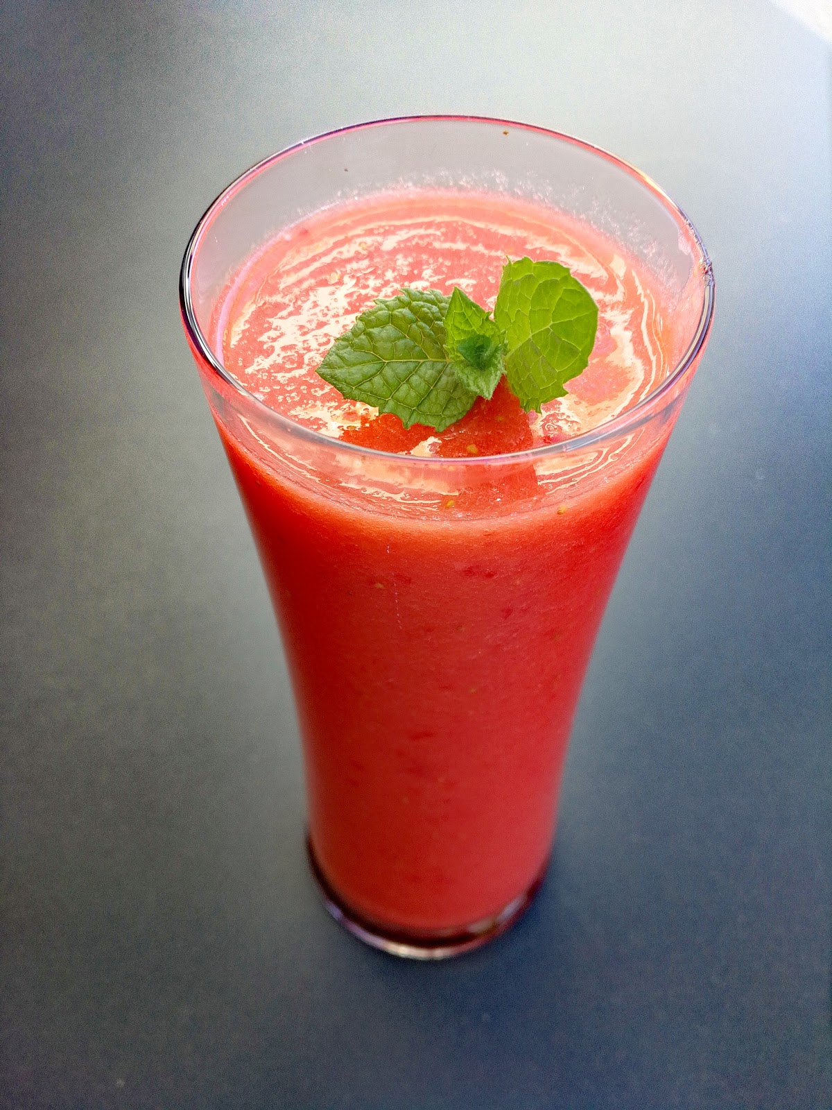 COOKING LIKE A STAR: Erdbeere- Melonen Smoothie