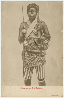 Amazona al servicio del último (penúltimo) rey de Dahomey
