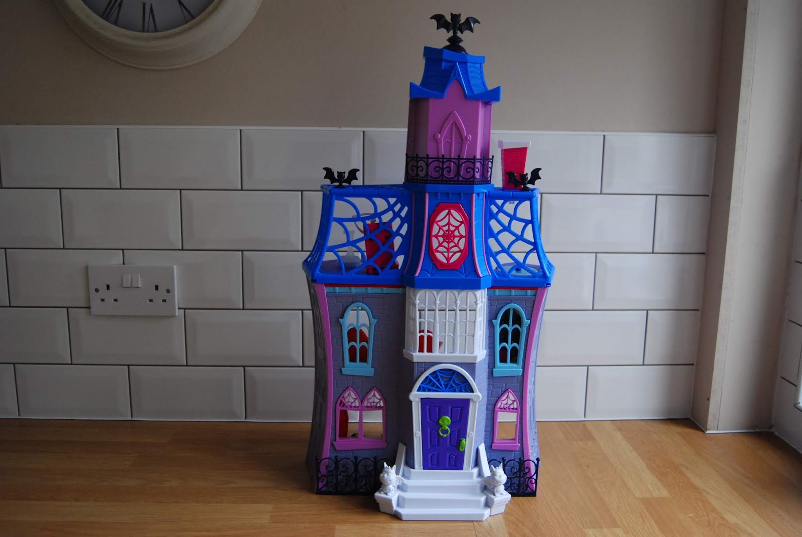 vampirina b&b playset