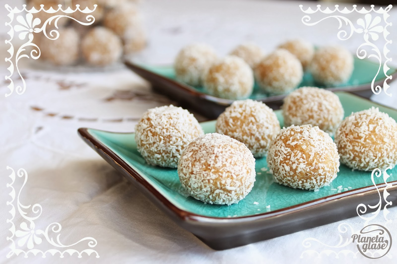 Glasé Bolitas de coco y galleta
