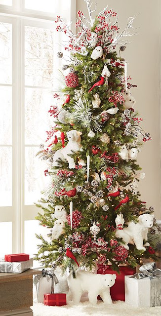 Hoje vamos falar de um item que não pode faltar na noite de Natal a Árvore de Natal, ela é um símbolo marcante nessa época, uma árvore decorada deixa a casa ainda mais estilosa,  veja 5 inspirações de Árvore de Natal e se inspire-se.