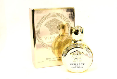 VERSACE Eros Pour Femme, Versace fragrances, Beautiful smell, musky frangrance, perfume reviews, fragrance review, beauty, beauty blog, Versace, fashion, smell nice, jasmine, lemons