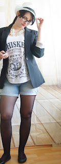 Outfit Cheeky Hat Girl - Denim Shorts, Whiskey Top, Long Blazer & Hut