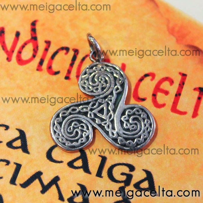 Triskel Trisquel labrado de Plata - Colgante amuleto talisman A Coruña Meiga Celta