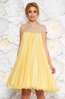 Rochie Artista galbena de ocazie cu croi larg din voal captusita pe interior cu insertii de broderie Rochie Artista galbena de ocazie cu croi larg din voal captusita pe interior cu insertii de broderie
