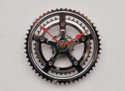 CONTOH DESAIN JAM DINDING BENTUK UNIK DAN KREATIF | Indahnya Berbagi