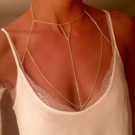 Bodychain - Moda acessório in da estação primavera-verão 2016 Bodychain - Moda acessório in da estação primavera-verão 2016