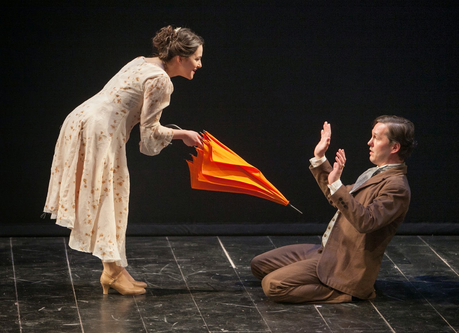 Тюз вологда зрители. Выступление спектакля. Выступление спектакля. Гастроли маяковского. Концерт по случаю конца света.