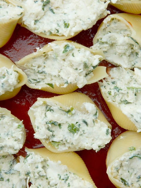 Chicken & Spinach Stuffed Shells...an incredible, creamy, stuffed to the brim recipe that your whole family will love! (sweetandsavoryfood.com)