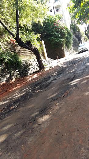 O buraco foi tapado, mas a finalização da obra está deixando a desejar O buraco foi tapado, mas a finalização da obra está deixando a desejar