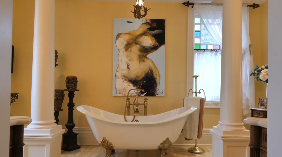 33 Interior Design Photos vs. 22 Bayview Dr, St. Catharines, ON Home Tour