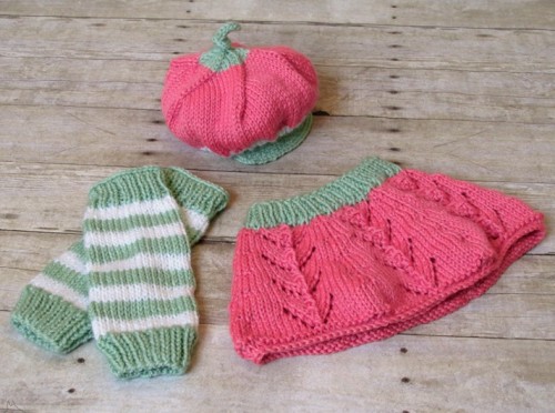 Baby Strawberry Hat - Free Pattern