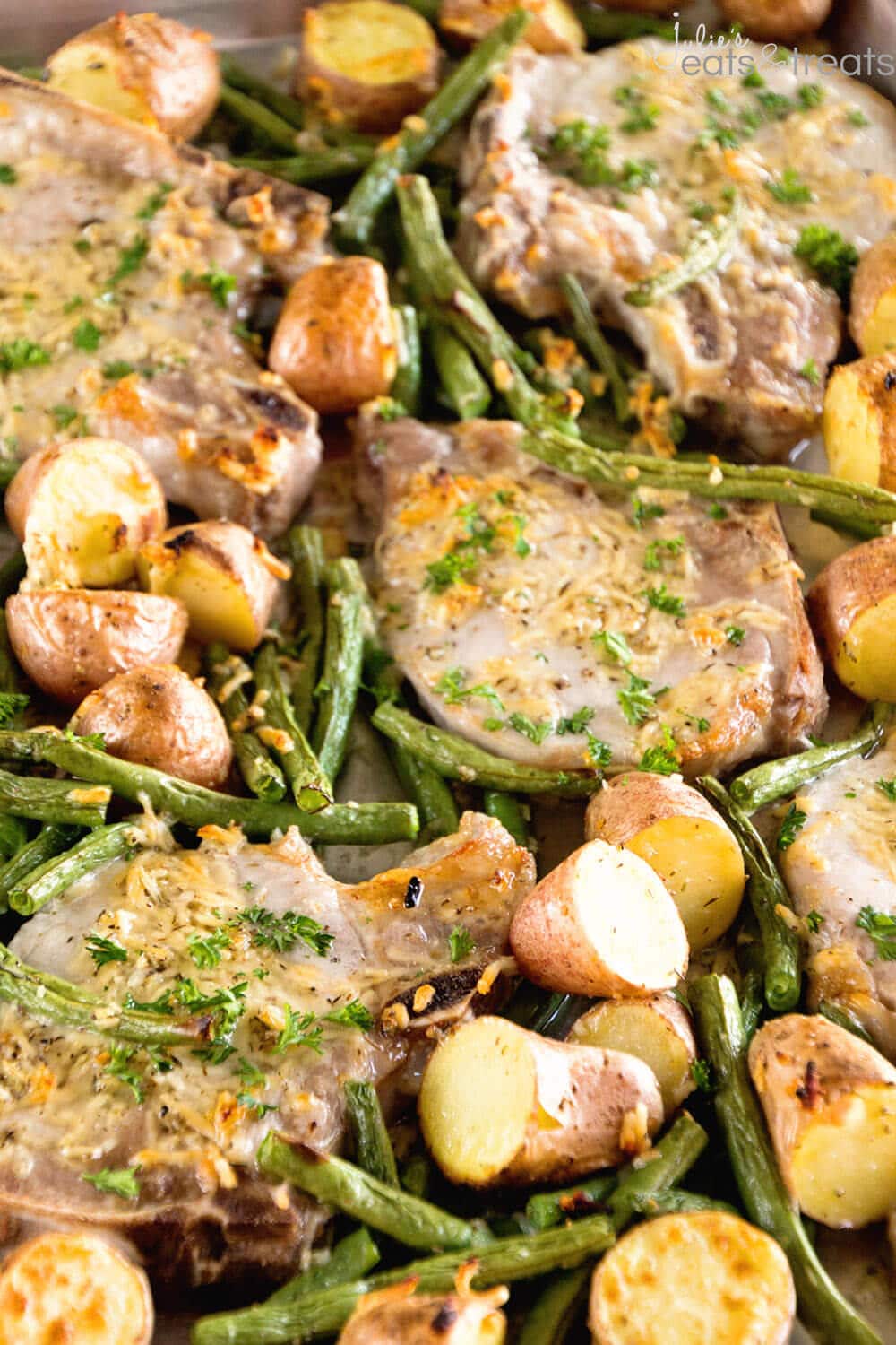 SHEET PAN PARMESAN PORK CHOPS AND VEGETABLES #sheetpan #parmesan #pork #chops #vegetables #vegetarianrecipes #healthyrecipes #healthyfood SHEET PAN PARMESAN PORK CHOPS AND VEGETABLES #sheetpan #parmesan #pork #chops #vegetables #vegetarianrecipes #healthyrecipes #healthyfood