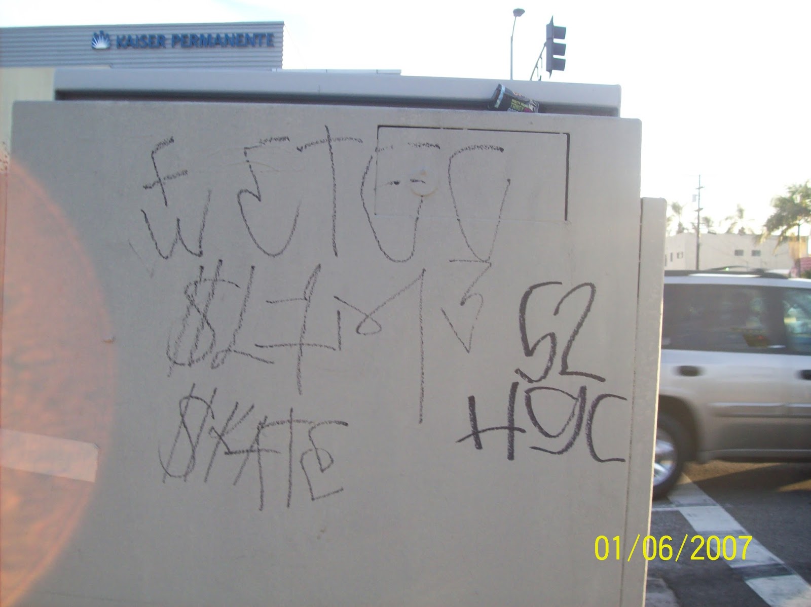 crip gangs graffiti hoover gangster crip ( 52 street )