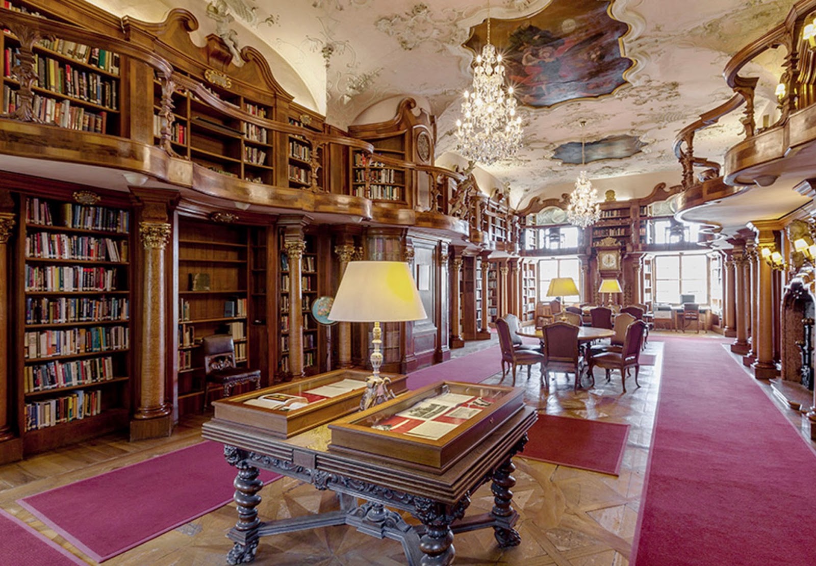 Сайт дворца книги. Дворец Леопольдскрон. Библиотека в старинном стиле. Библиотека в особняке. Библиотека в старинном особняке.
