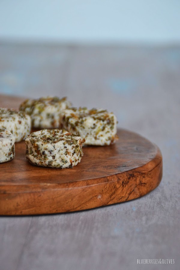 "QUESITOS" A LAS FINAS HIERBAS (Receta de aprovechamiento)