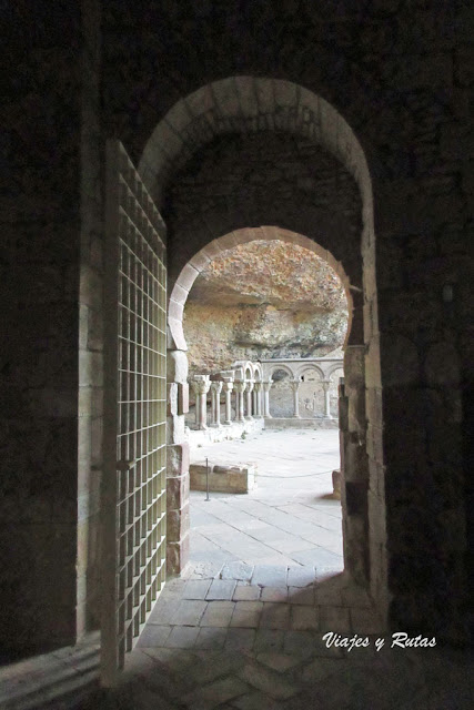 Puerta mozárabe del Monasterio de San Juan de la Peña