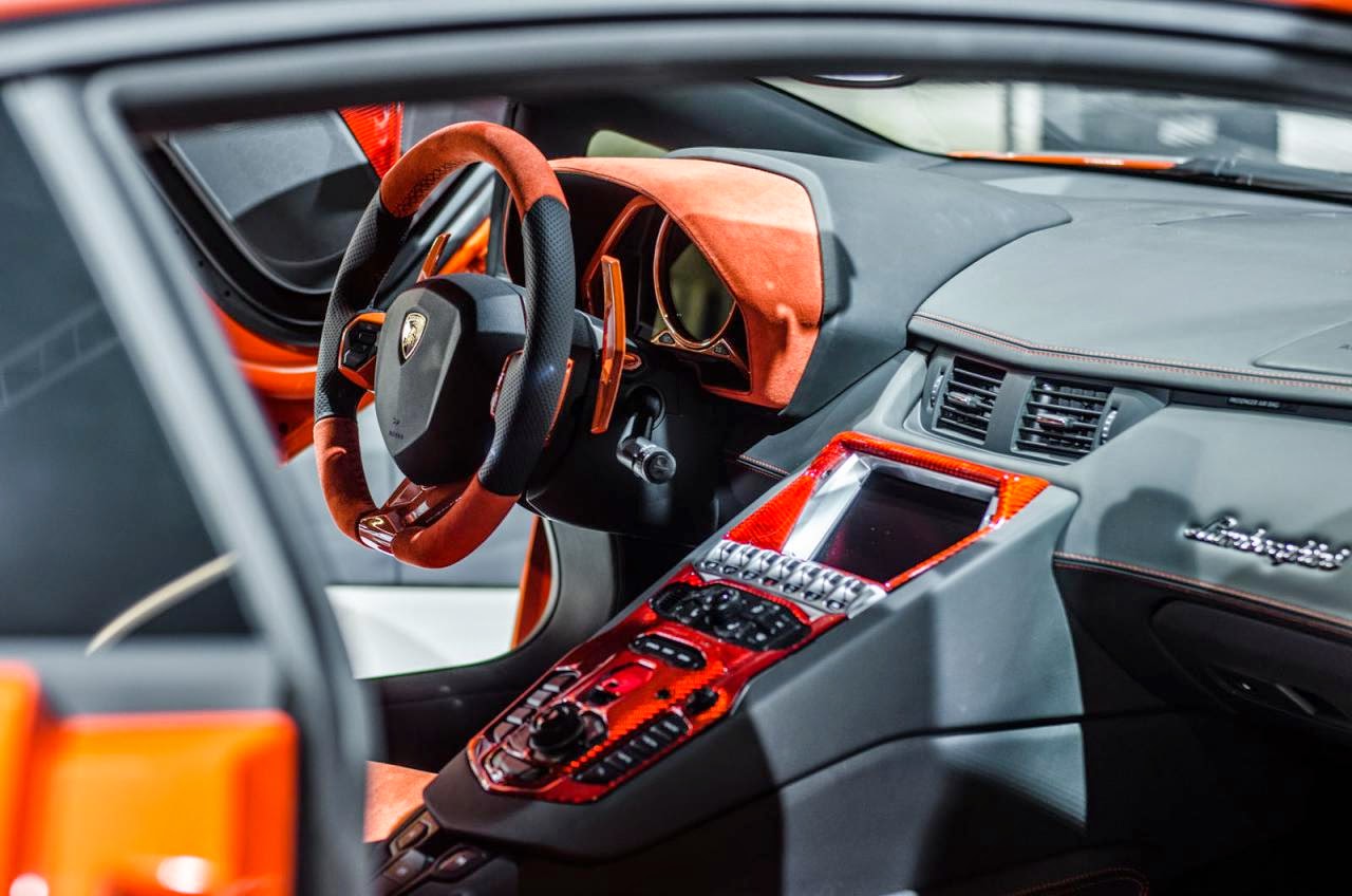 За рулем Lamborghini