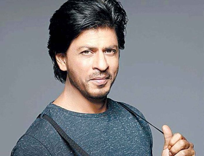 शाहरुख खान की बीबी नंगे ही सड़क पर शाहरुख खान की बीबी नंगे ही सड़क पर