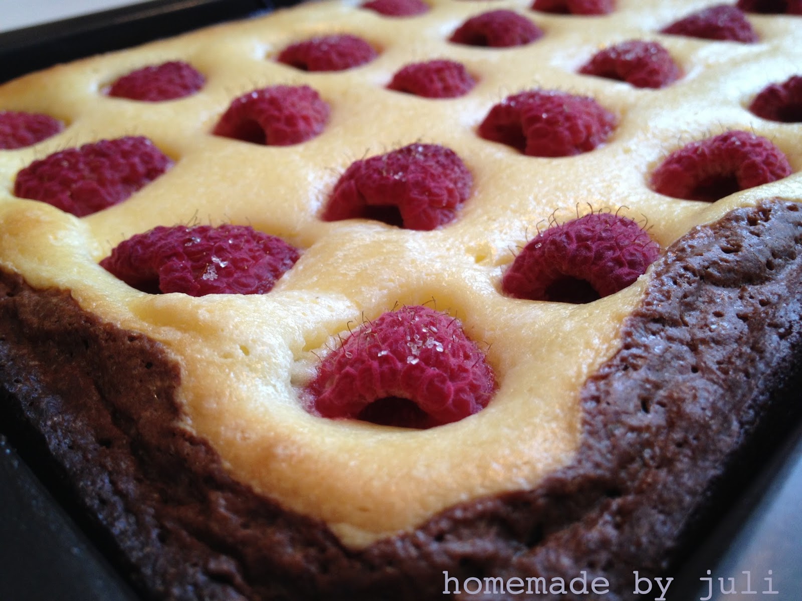 HOMEMADE by Juli: Cheesecake Brownies mit Himbeeren