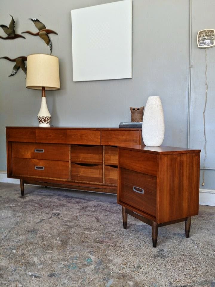 Vintage Ground Mid Century Bedroom Set