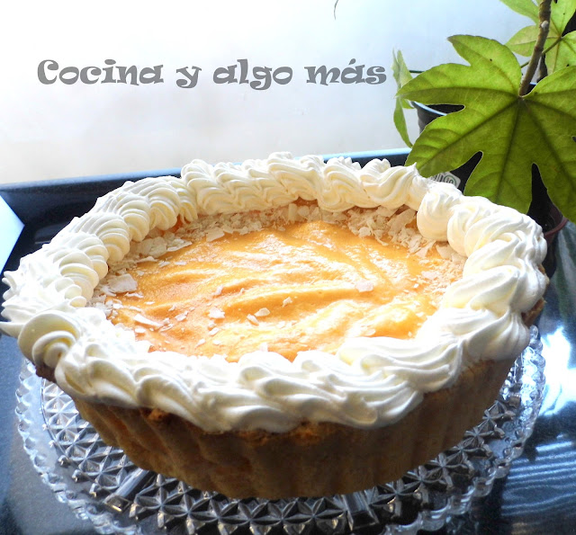 Tarta de mango y coco