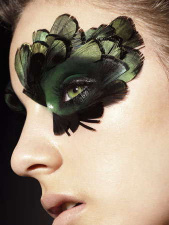 Hot Dark Green Feathery Eye Makeup