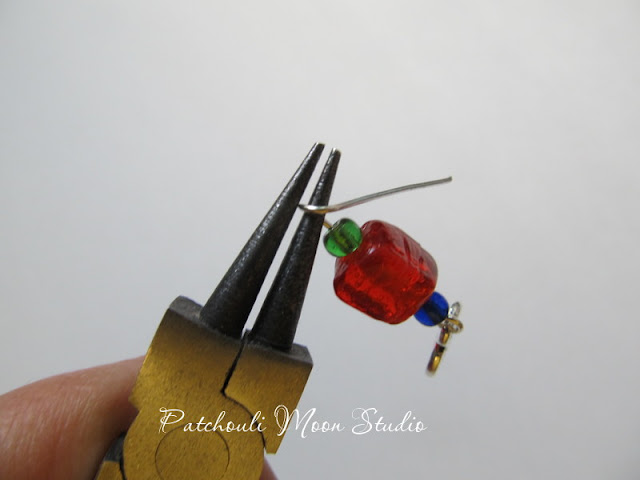 Patchouli Moon Studio~ Tutorial for Making a Zipper Pull With Beads & a Charm