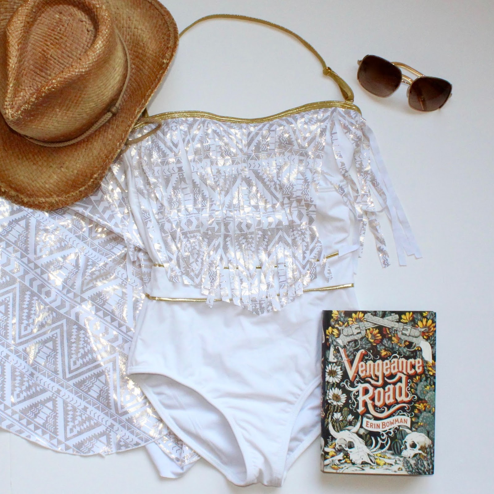 Delicious Reads: SPRING BREAK! What to read? What to wear?