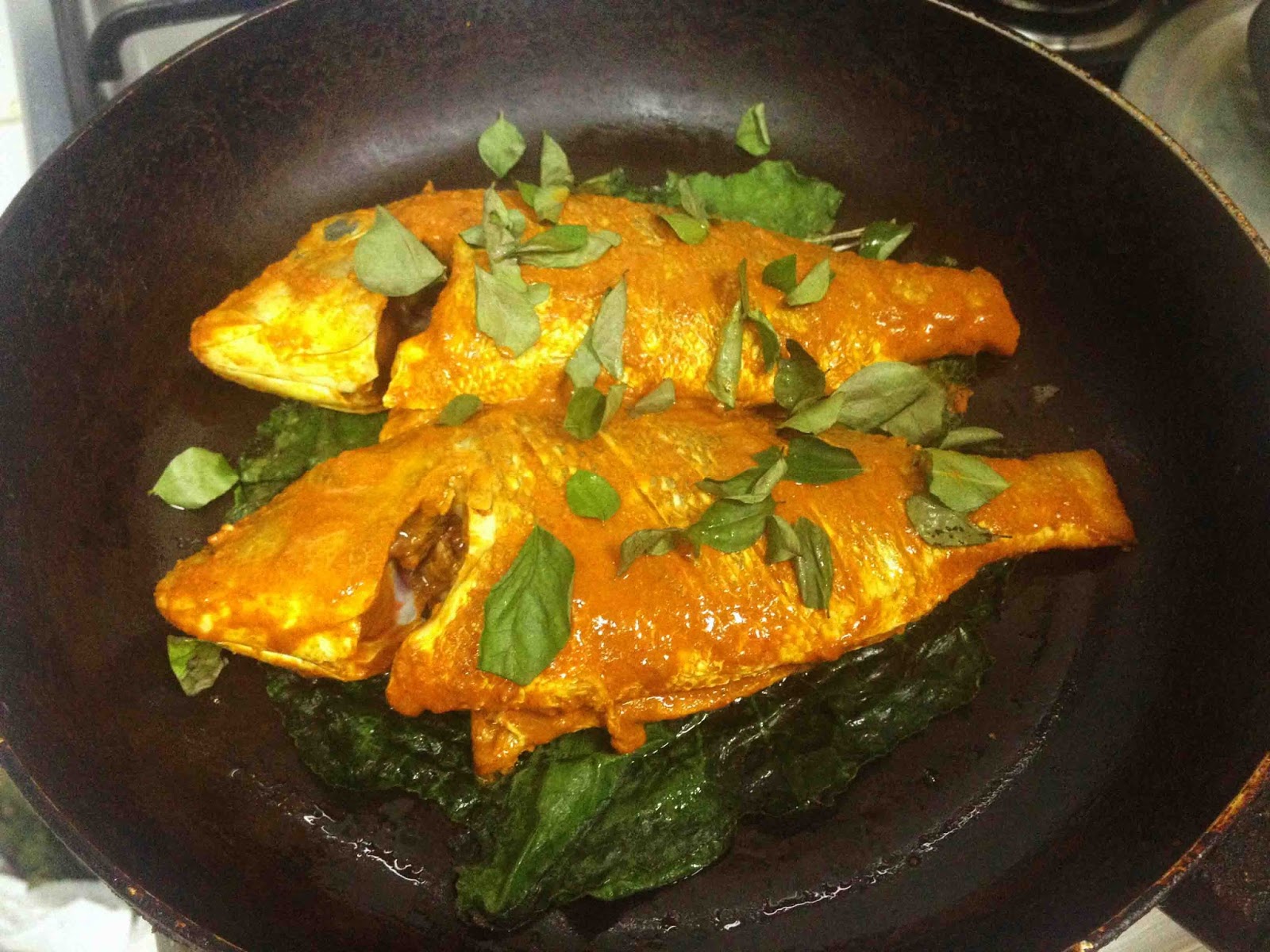 PAN FRIED FISH FISH FRY RECIPE IN PUMPKIN LEAF / WHOLE FISH RECIPE