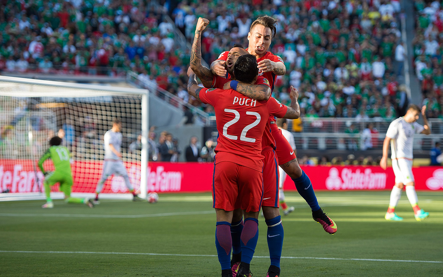 Camiseta real madrid negra y dorada