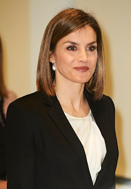 Queen Letizia of Spain attended the 'Por Un Enfoque Integral' forum (5th Forum Against Cancer) at the Telefonica Foundation