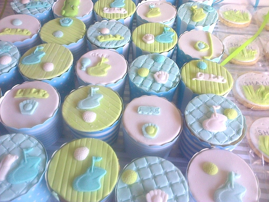 cupcake boutique durban Golf theme , cupcakes packed together with
