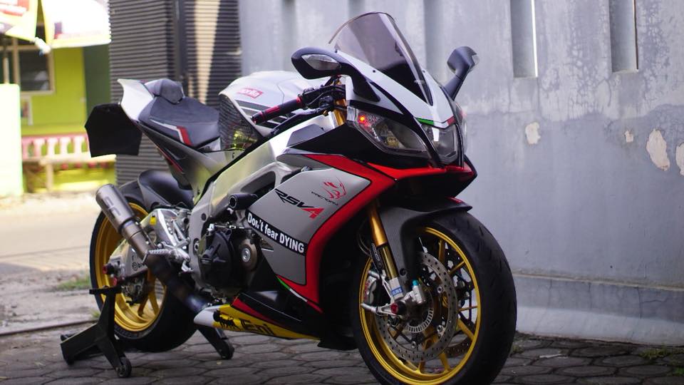 Aprilia RSV Custom