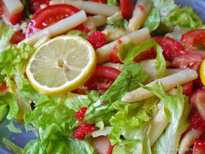 Salade aux deux saumons, tomates, avocats et oeufs de lump (voir la recette)