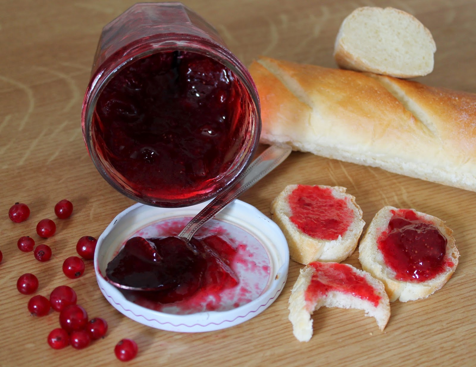 Confiture fraisegroseille et vanille