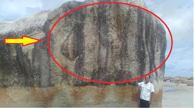 Batu Granit Raksasa Di Pantai Ini Bertuliskan Lafadz Allah