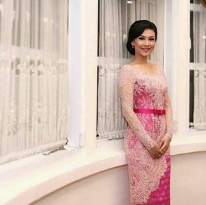 Model Kebaya Pesta yang Mempercantik Penampilan
