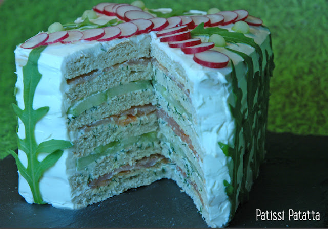 Sandwich cake au saumon sandwich cake au saumon, gâteau au saumon, food design, comment faire un sandwich cake, beau et bon, saumon pour les fêtes, le plus beau des sandwich, saumon et pain suédois, gâteau salé, sandwich suédois, sandwich gâteau