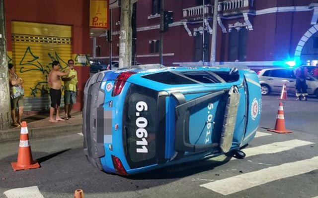 Viatura da PM capota e deixa feridos no Centro Histórico de Salvador