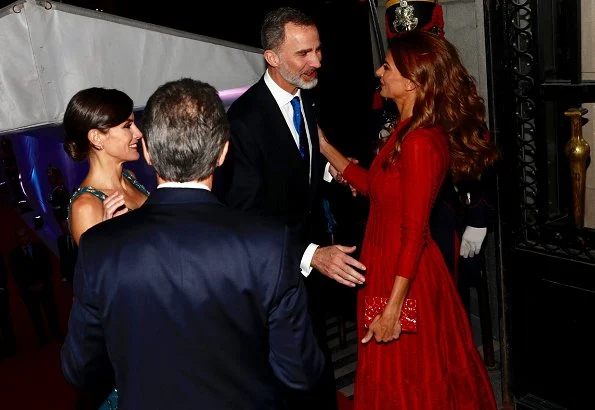 Queen Letizia wore a new floral-print v-neck sleeveless midi dress by Carolina Herrera.