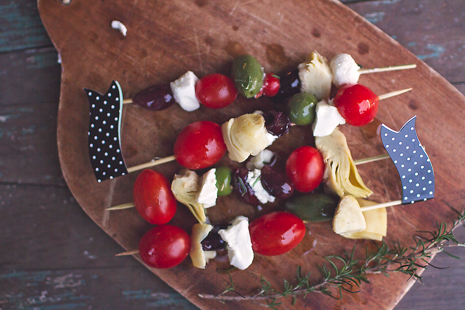 Add something a little different to your holiday table this year! Antipasto Skewers with Mezzetta make the perfect festive appetizers and the recipe is so simple! Easy, real food.