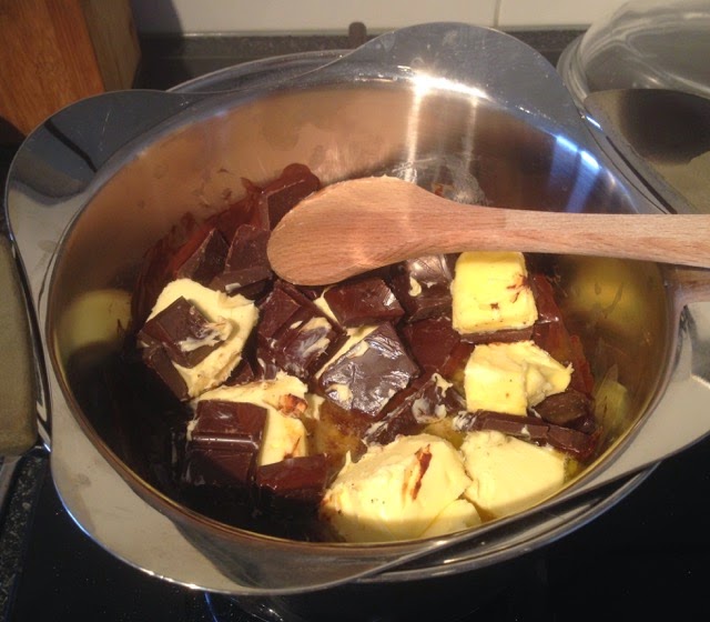 Boter en chocolade au-bain-marie smelten