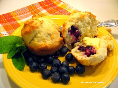 Berry Patch Muffins at Miz Helen's Country Cottage