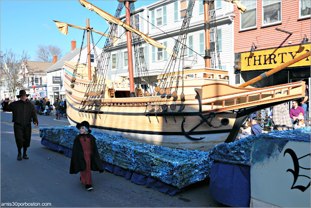 Mayflower en el Desfile de Acción de Gracias de Plymouth