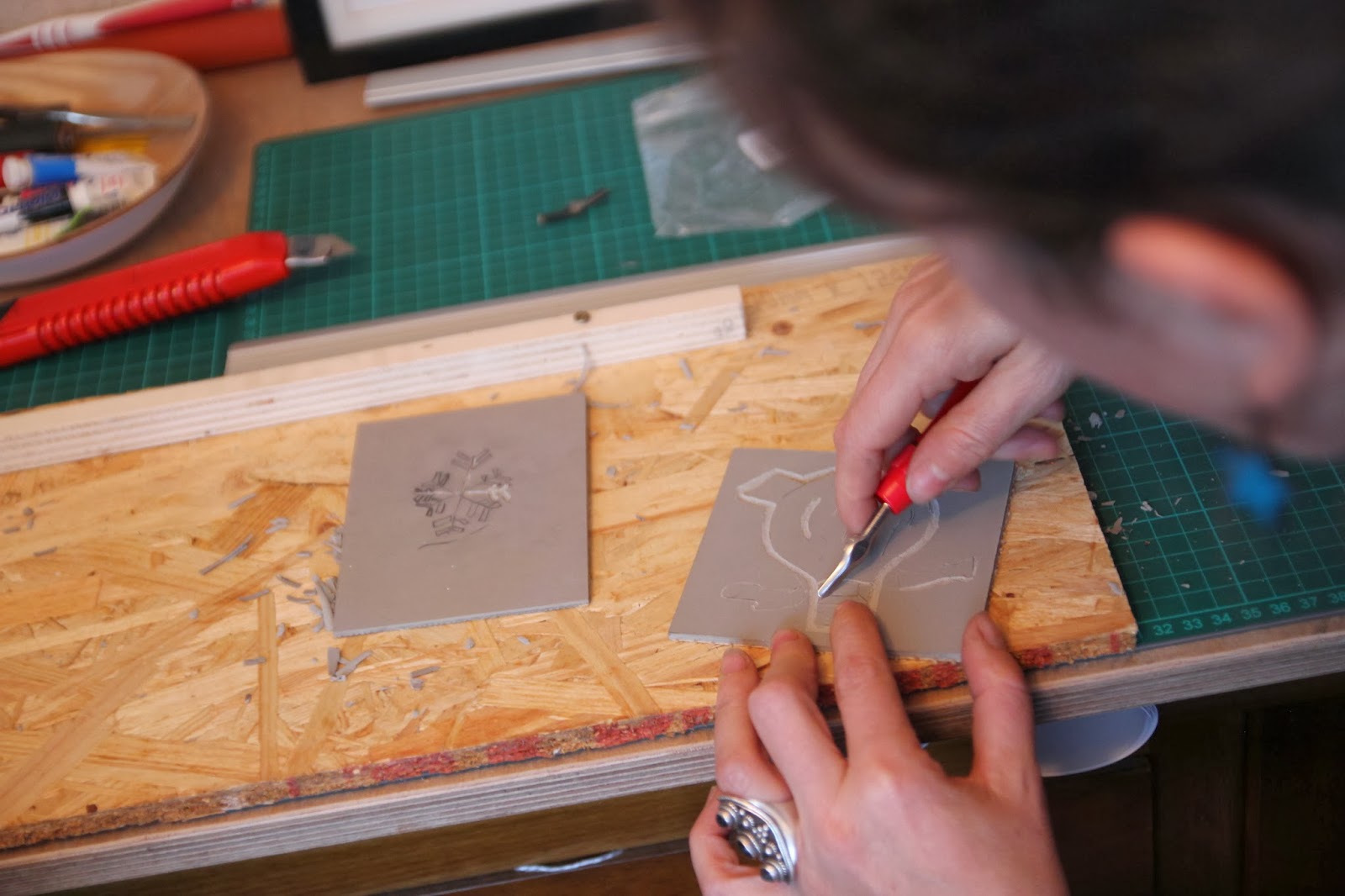 l'Atelier du 7: Découverte de la linogravure et réalisation de cartes ...