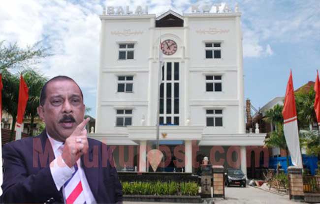 Kota Kembar Ambon-Vlissingen Fokus Transfer Teknologi Ambon, Malukupost.com - Wali Kota Ambon Richard Louhenapessy menyatakan kerja sama "sister city" atau kota kembar Ambon-Vlissingen Belanda fokus pada proses transfer teknologi terutama di bidang kesehatan. "Dalam kerja sama dua kota ini antar negara ini berharap bisa belajar proses transfer teknologi, melalui berbagai progam yang dibuat di bidang kesehatan. Kita berharap banyak ilmu yang bisa didapat dari kerja sama tersebut," katanya di Ambon. Kamis (26/10).
