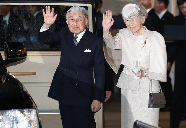 Emperor-Akihito-and-Empress-Michiko-9.jpg